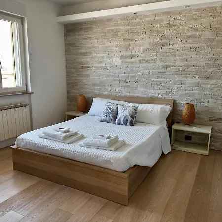 - Splendido 75 Mq Zona Ospedale Udine